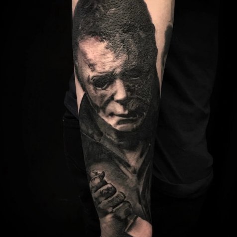 Татуировка в стиле тату реализм майкл майерс