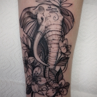 Татуировка в стиле тату графика слон