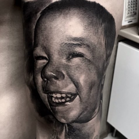 Татуировка в стиле тату реализм портрет ребенка