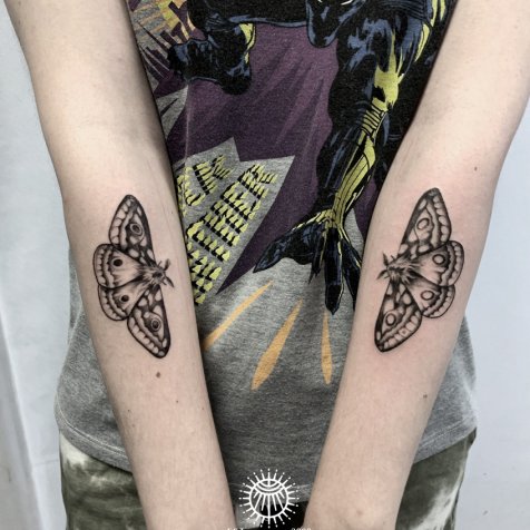 Татуировка в стиле блэкворк тату бабочки