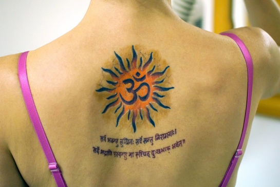 Значение татуировки мантра Ом (40+ фото)