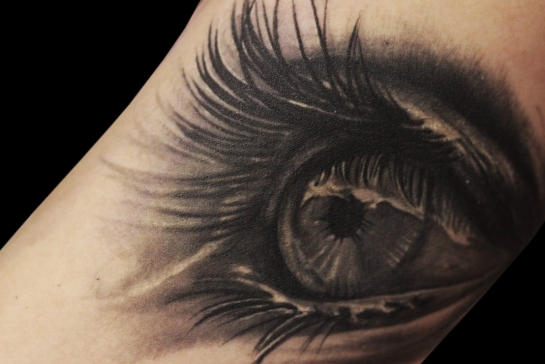 Рискованная затея: как делаются татуировки на глазном яблоке
