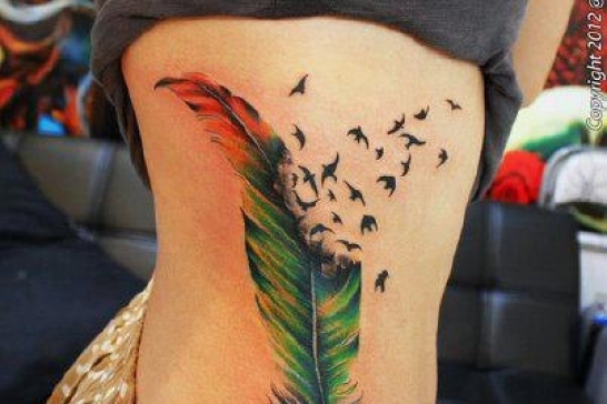 Значение татуировки перо с птицами