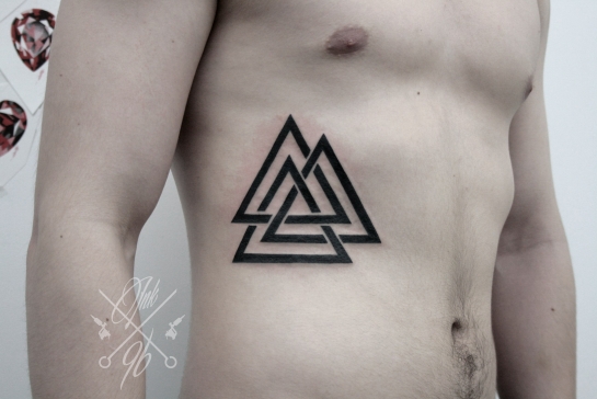 Татуировка треугольник