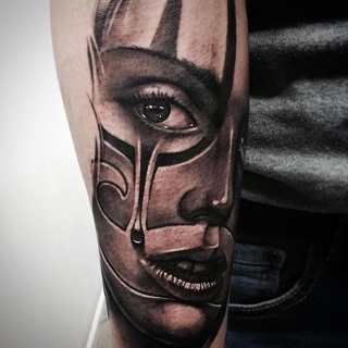 Татуировка в стиле чикано маска