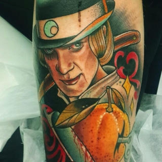 Татуировка в стиле цветная татуировка заводной апельсин