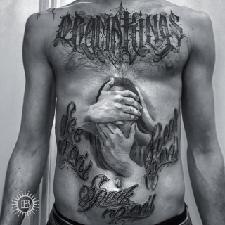 Татуировка в стиле тату надписи drama kings