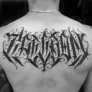 Татуировка в стиле надпись freedom