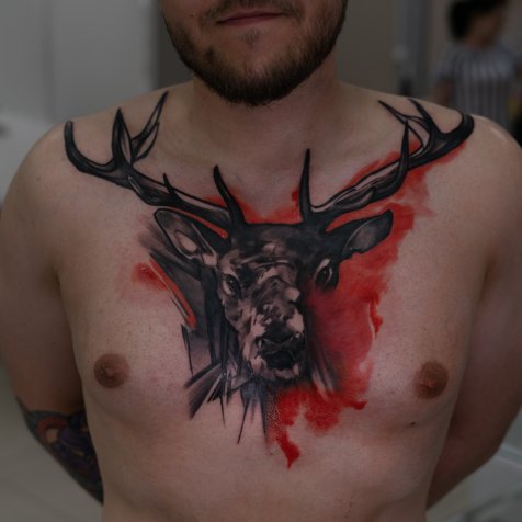 Татуировка в стиле трэш полька тату олень на груди