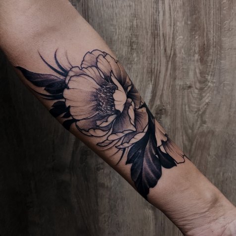 Татуировка в стиле тату графика пеоны