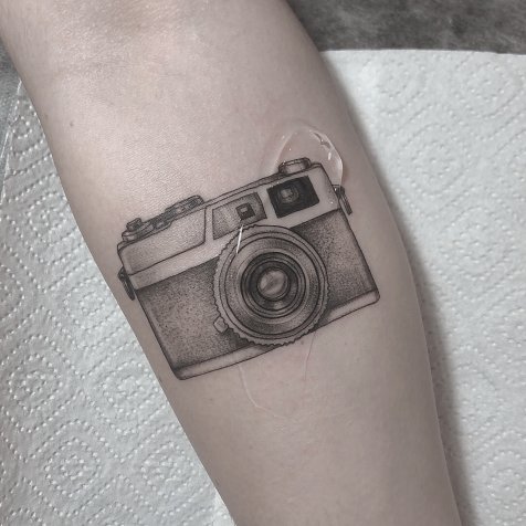 Татуировка в стиле тату графика фотоаппарат