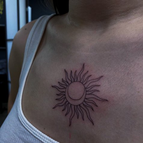 Татуировка в стиле лайнворк тату солнце 