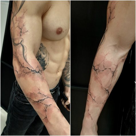 Татуировка в стиле тату абстракция трещины