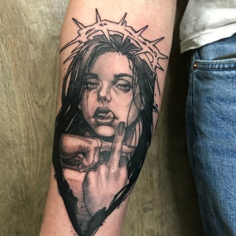 Татуировка в стиле тату графика девушка