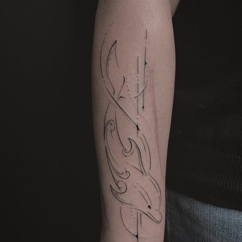 Татуировка в стиле тату минимализм делфин