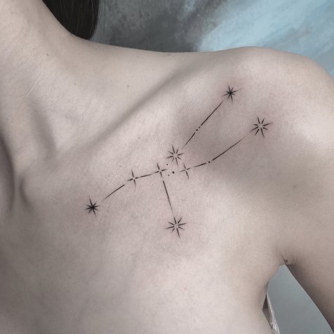 Татуировка в стиле тату графика созвездие