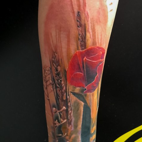 Татуировка в стиле цветная татуировка цветок