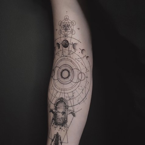 Татуировка в стиле тату графика астрология