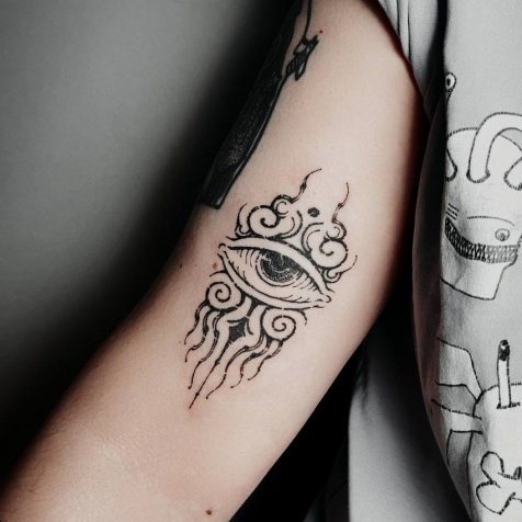 Татуировка в стиле тату графика 