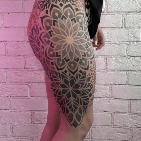 Татуировка в стиле тату графика 