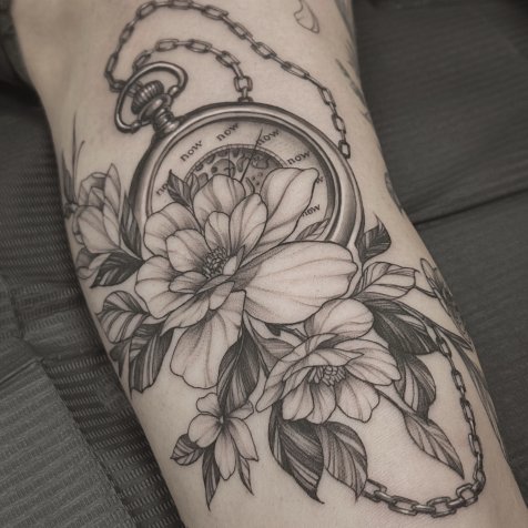 Татуировка в стиле тату графика 