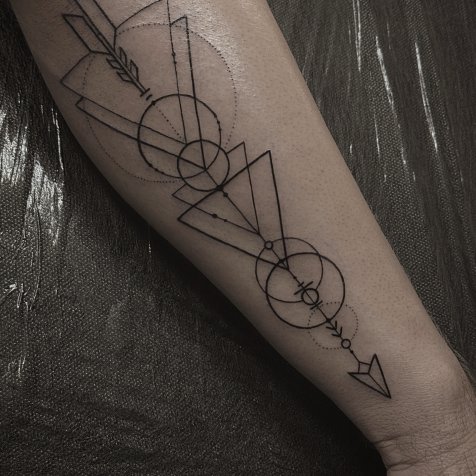 Татуировка в стиле тату графика 