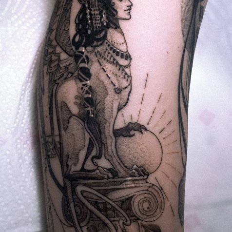 Татуировка в стиле тату графика 