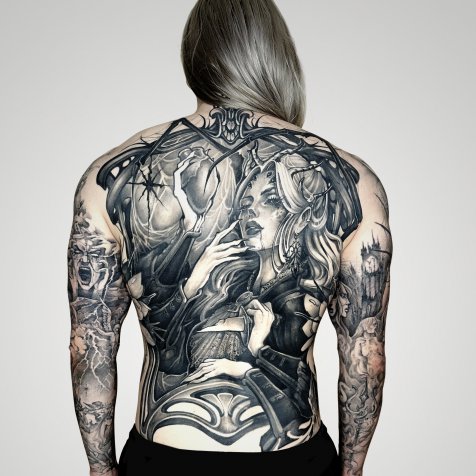 Татуировка в стиле блек энд грей 