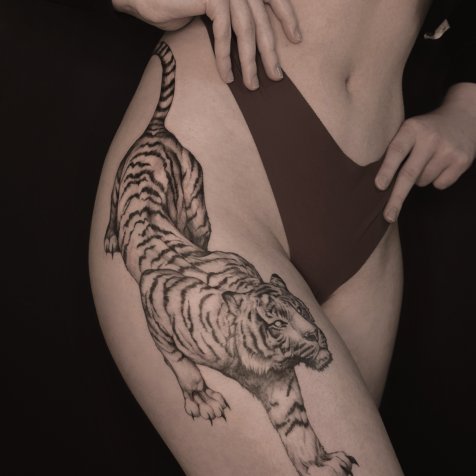 Татуировка в стиле тату графика 