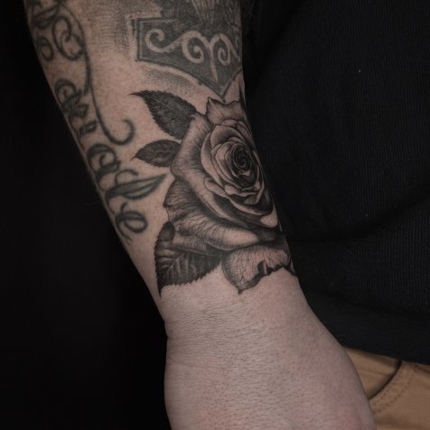 Татуировка в стиле тату графика 