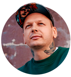 Тату мастер Роман Comix